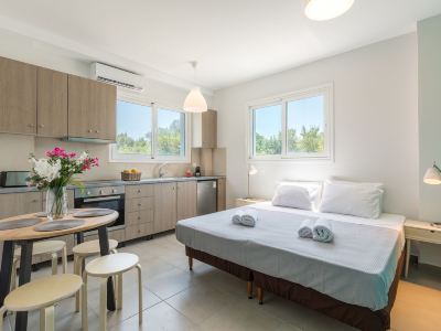 Local Hostel & Suites