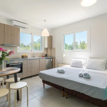 Local Hostel & Suites Отели рядом с достопримечательностью «Площадь Нтугкла»