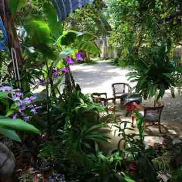 Mala's Home Stay Hotel Exterior