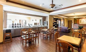 Comfort Suites at Plaza Mall