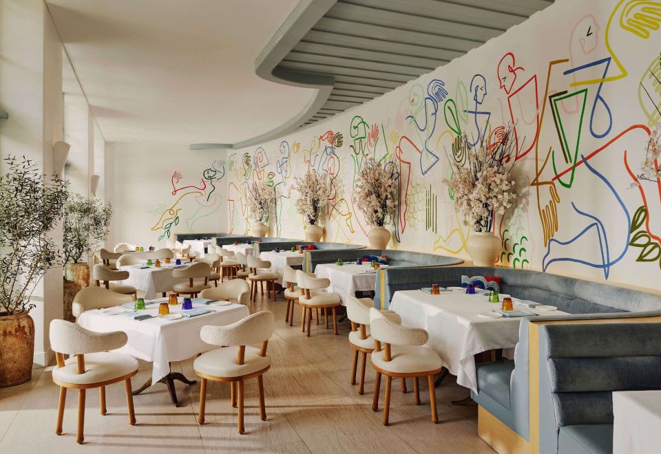 [The Maybourne Beverly Hills의 옥상 수영장]