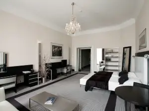 Old Town Square Residence by Emblem