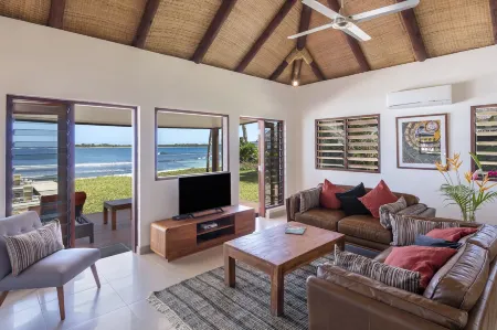 Eratap Beach Resort Отели в г. Efate