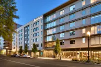 Hyatt House Portland/Downtown Hotels near Lakeside Gardens