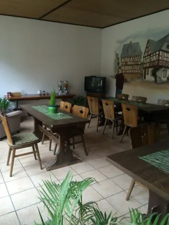 Zur Fledermaus Отели рядом с достопримечательностью «Югендхерберге Бург Шталек Бахарах»