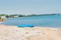 Super 8 by Wyndham Port Clinton Hotels in Bay Township