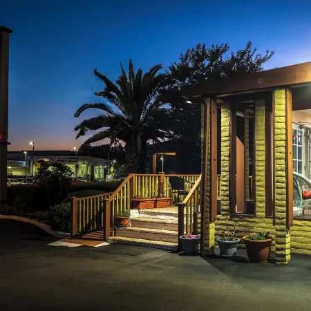 Hitching Post Studios Inn
