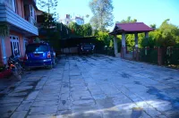Araniko Village Resort - parking