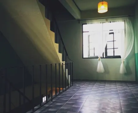 I-DNA PhanatNikhom Hometel Отели рядом с достопримечательностью «Wat Khao Din Yannimit»