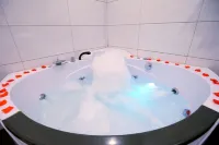 Grand Gabriel - Hot Tub