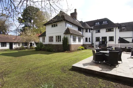 The Roundabout Hotel Отели в г. Колдуолтем