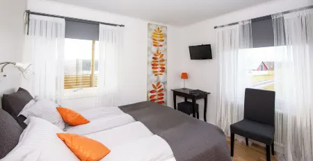 Knutes Pensionat Отели в г. Шеллефтео