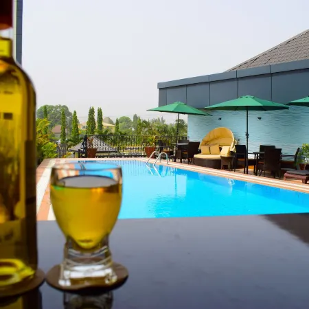 Monty Suites & Golf
