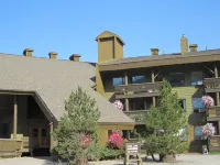 Griz Inn by StayIn Hotel di Fernie