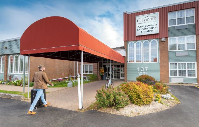 Claymore Inn and Suites