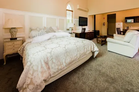 Castlemaine Colonial Motel Отели рядом с достопримечательностью «Буда Хисторик Хоум & Гарден»