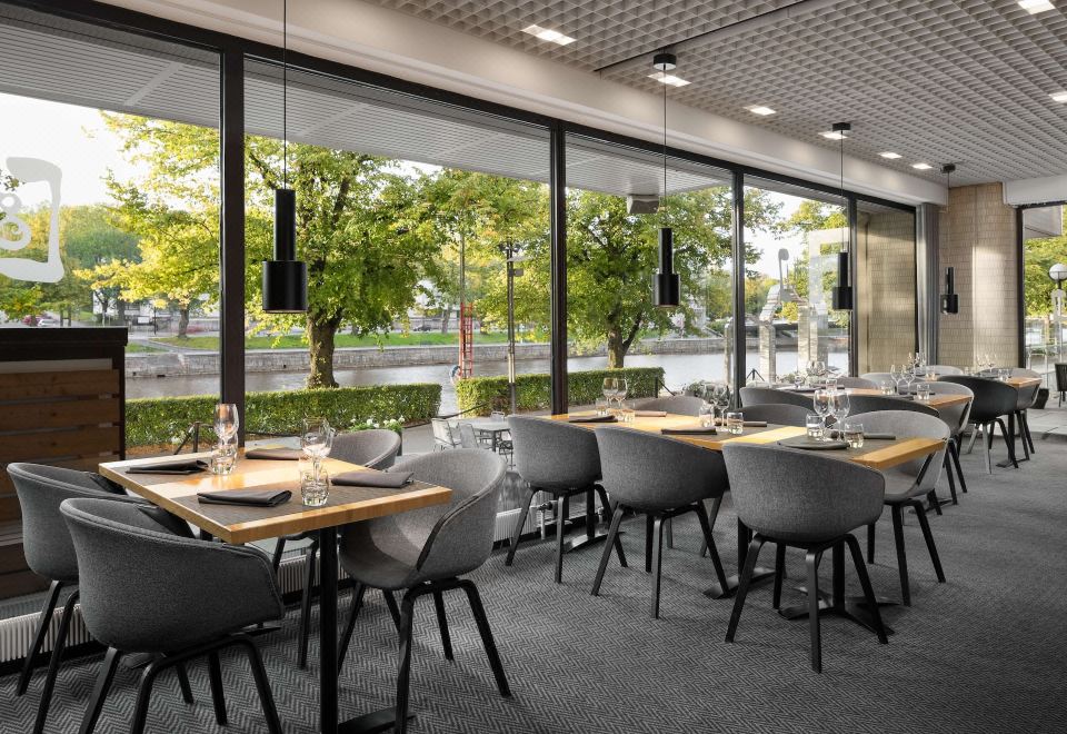 Radisson Blu Marina Palace Hotel Over view