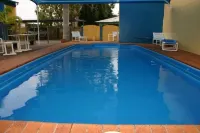 Sky View Units Bowen - Pools