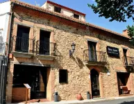 Hotel Villa de Berzocana فنادق في Guadalupe