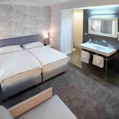 Hotel Jona Rooms