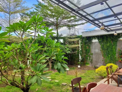 Emerald Hotel Hotel dekat Bengkel " Nila Motor "