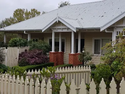 Healesville House - Fig Tree House Hotels near Hedgend Maze