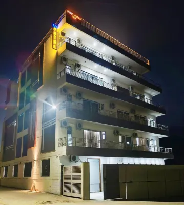 Hotel Sky Hotel in zona Aapno Ghar Amusement and Water Park
