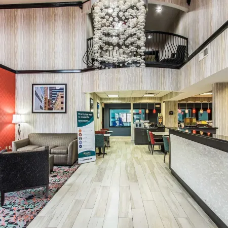Comfort Suites Fairgrounds West Отели в г. Оклахома-Сити