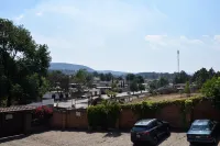 Hotel Posada la Loma - parking