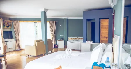 Scarlet Sails Resort Отели рядом с достопримечательностью «Као Тауч Бич»