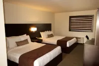 Boarders Inn & Suites by Cobblestone Hotels - Syracuse - Motels