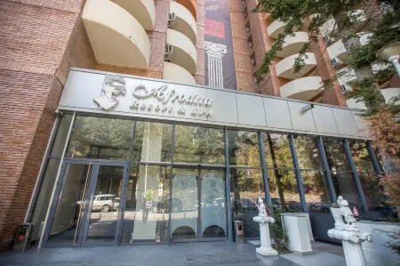 Bacolux Afrodita Resort & Spa, Herculane Отели в г. Бэиле-Еркулане