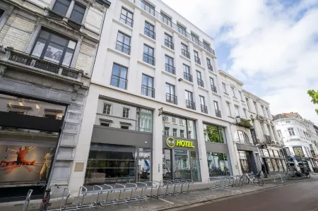 B&B Hotel Gent Centrum Отели рядом с достопримечательностью «Мост Святого Михаила»