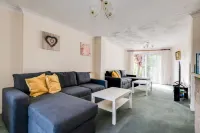 Kidlington 3 Br House with Parking & Large Garden Hotels in Kidlington