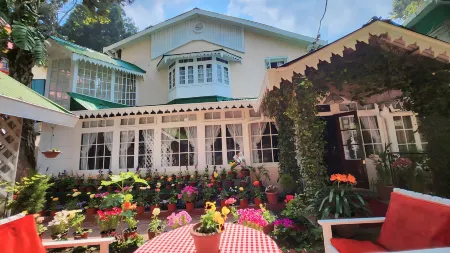 Ivanhoe Hotel (A Heritage Property) Отели рядом с достопримечательностью «Himalayan Mountaineering Institute»