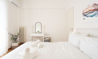 City Chic Apartment with Park View