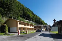 Burgenwelt Ehrenberg Dependance 2 Hotels in Lermoos