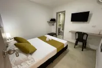 Hotel 12 Nights