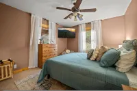 High-end Luxury Cabin Sauna Hot Tub Gameroom