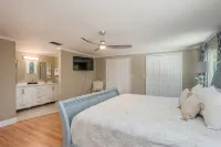 Great 6Br for All Ages/Heated Pool 5 Min to Beach by RedAwning