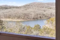 Scenic Lakeview Stay for 5!