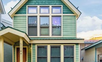 Pacific Street Townhome 514B by AvantStay Cute Townhouse in the Heart of Telluride