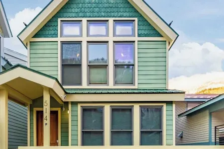 Pacific Street Townhome 514B by AvantStay Cute Townhouse in the Heart of Telluride