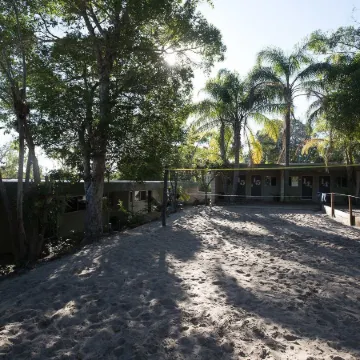Nomads Noosa Youth Resort Отели рядом с достопримечательностью «Торгово-развлекательный центр Noosa Junction»
