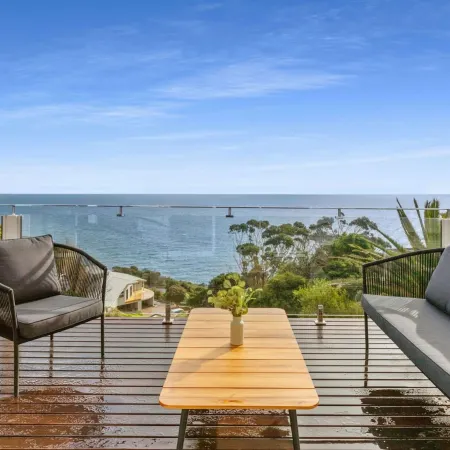 Clifftop Luxury with Spectacular Ocean Views