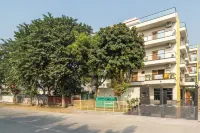 Lime Tree Hotel & One Bed Room Serviced Apartment - Noida Next to Sector 50 Metro with Party Venue