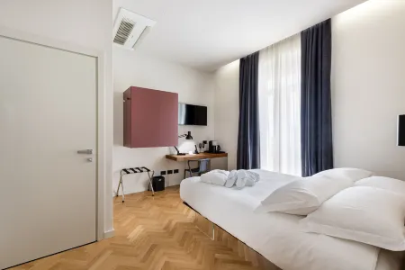 Villa Fedora Luxury Suites Отели рядом с достопримечательностью «Базилика Сан-Микеле-ин-Форо»