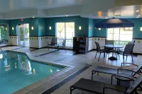 Fairfield Inn & Suites Seymour - Swimmingpools