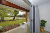 12th Tee Bnb Hotels in Bargara