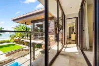 Beachfront Villa - Sunsets and Daily Maid Service
